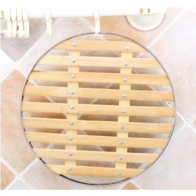 Grilă de aburi din bambus pentru gătit la aburi chifle într-o oală mare