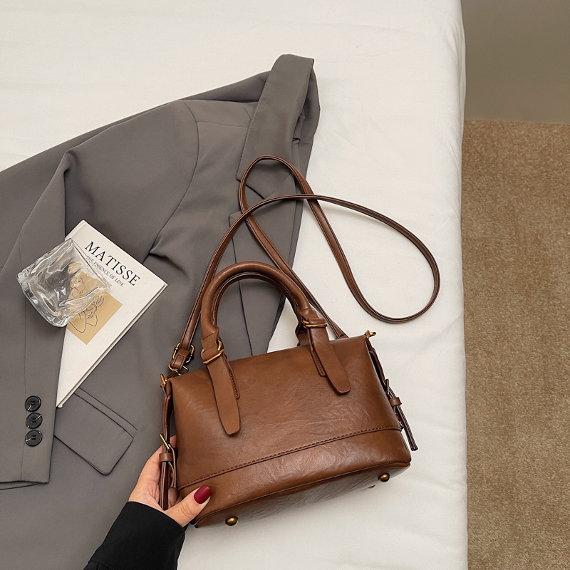 Ženska mala retro torba od kože s uljem voska, 2025 jesen-zima, crossbody Boston stil
