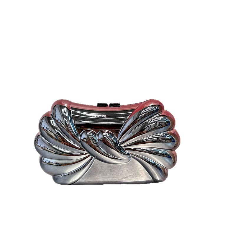 Akrilna torbica s sjajnim metalnim dizajnom i oblikom krila, personalizirana kutijasta torba inspirirana motociklima, mala veličina, nosiva ručno ili preko ramena.