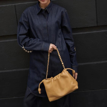 Cloud Bag első réteg marhabőrből húzózsinóros, kis méretű női bőrtáska, crossbody