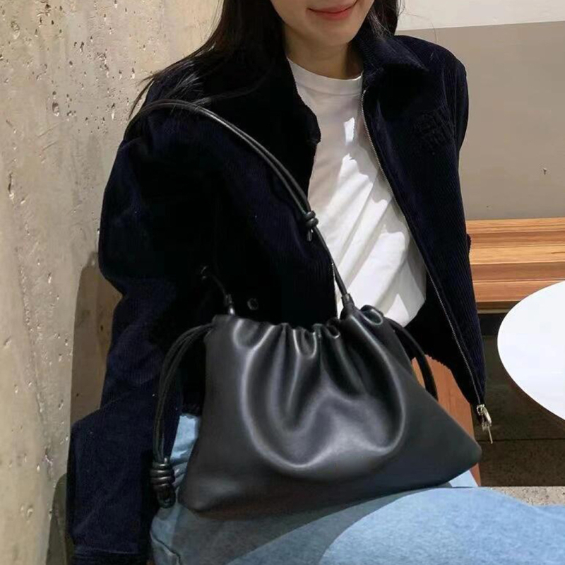 Cloud Bag első réteg marhabőrből húzózsinóros, kis méretű női bőrtáska, crossbody