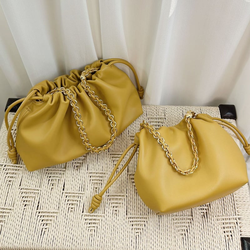 Cloud Bag első réteg marhabőrből húzózsinóros, kis méretű női bőrtáska, crossbody