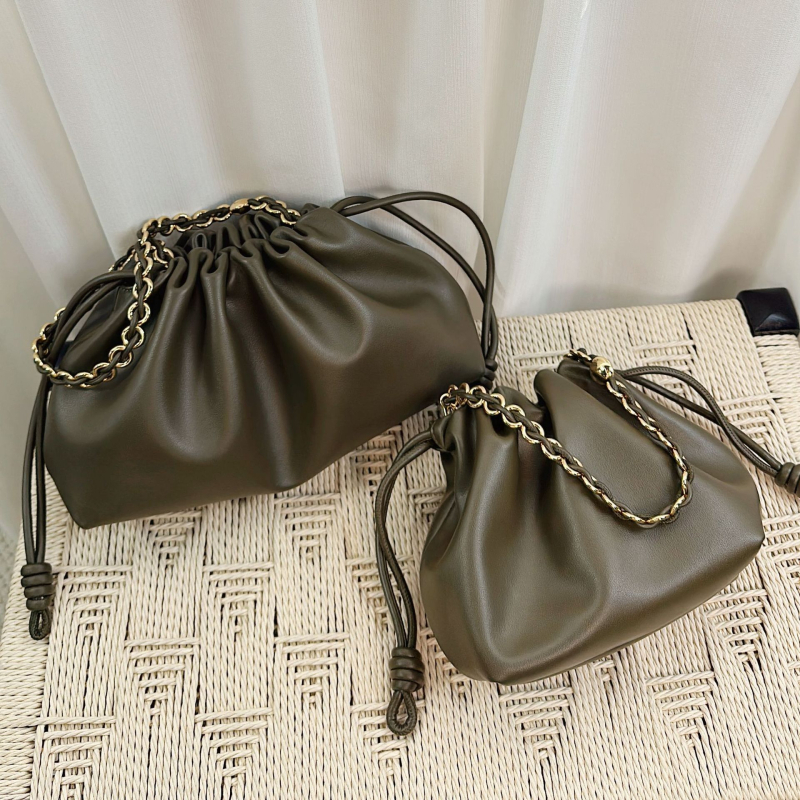 Cloud Bag első réteg marhabőrből húzózsinóros, kis méretű női bőrtáska, crossbody