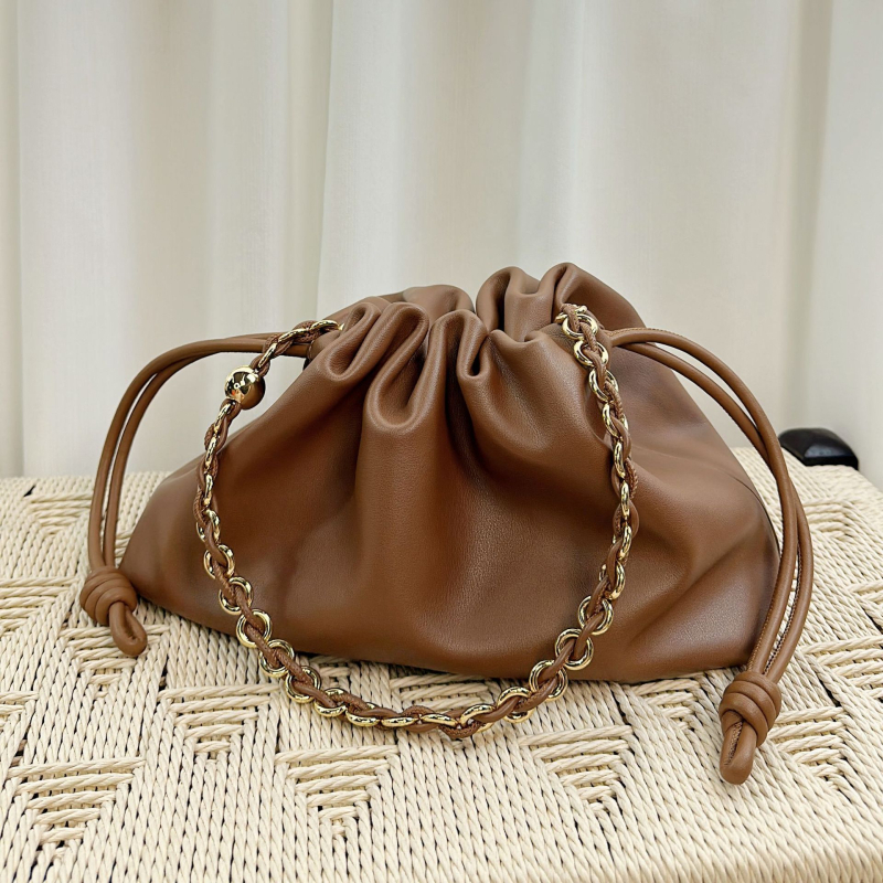 Cloud Bag első réteg marhabőrből húzózsinóros, kis méretű női bőrtáska, crossbody