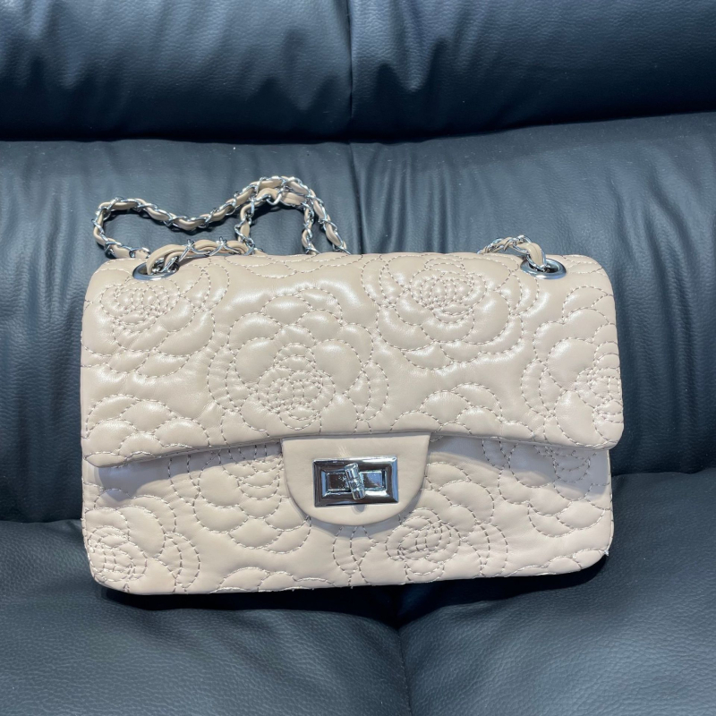 Prošivana torbica s lancem, mala kvadratni oblik, PU koža, minimalistički stil, srednja veličina, jesen 2025