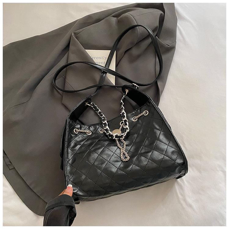 Torba preko ramena s lancem, dijamantno prešivana, bucket stil, velika kapaciteta, svakodnevna modna torba