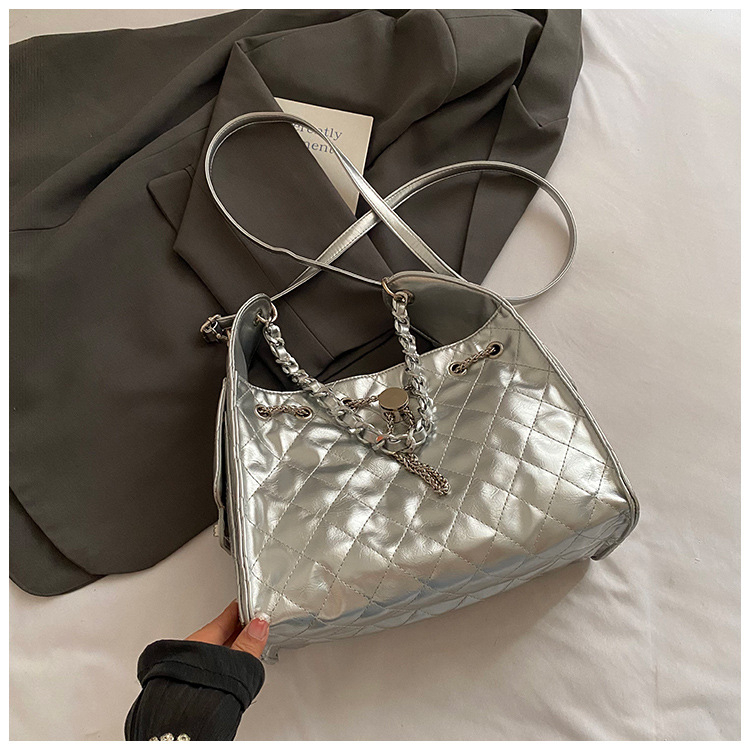 Torba preko ramena s lancem, dijamantno prešivana, bucket stil, velika kapaciteta, svakodnevna modna torba