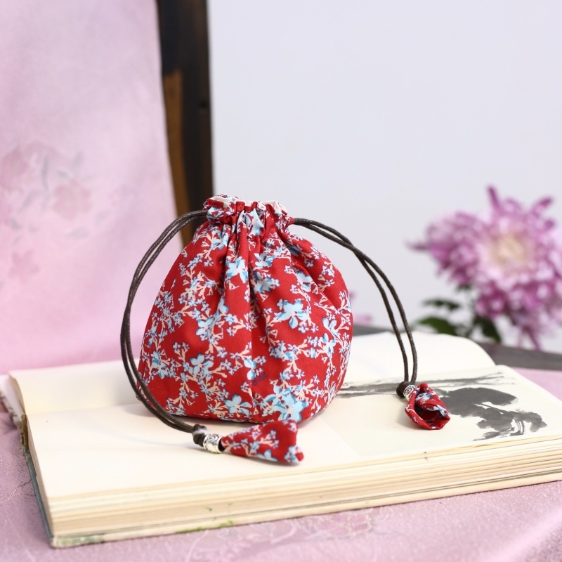 Sac de depozitare pentru set de ceai din material textil gros, bleumarin, pentru ceașcă ceramică și ceainic, închidere cu șnur, portabil.