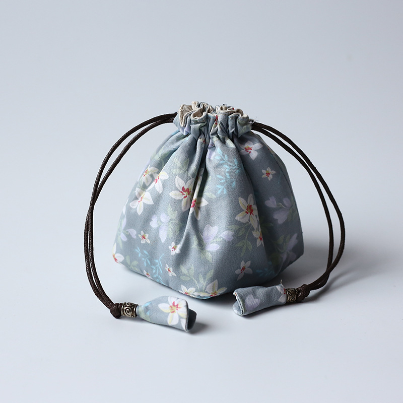 Sac de depozitare pentru set de ceai din material textil gros, bleumarin, pentru ceașcă ceramică și ceainic, închidere cu șnur, portabil.