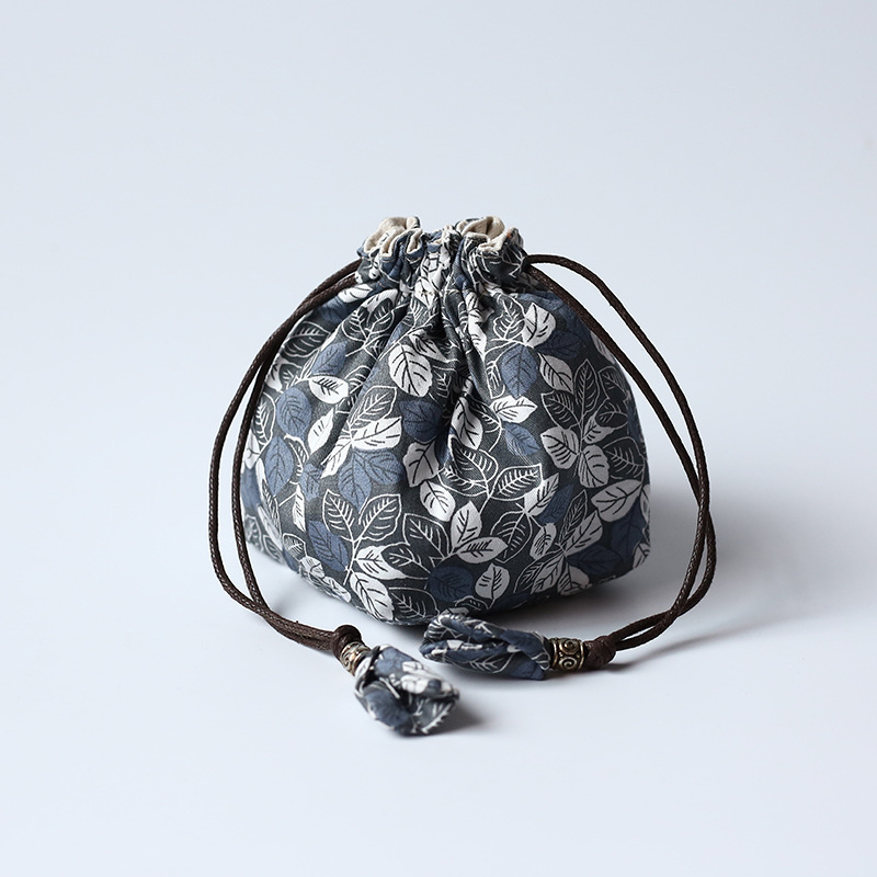 Sac de depozitare pentru set de ceai din material textil gros, bleumarin, pentru ceașcă ceramică și ceainic, închidere cu șnur, portabil.