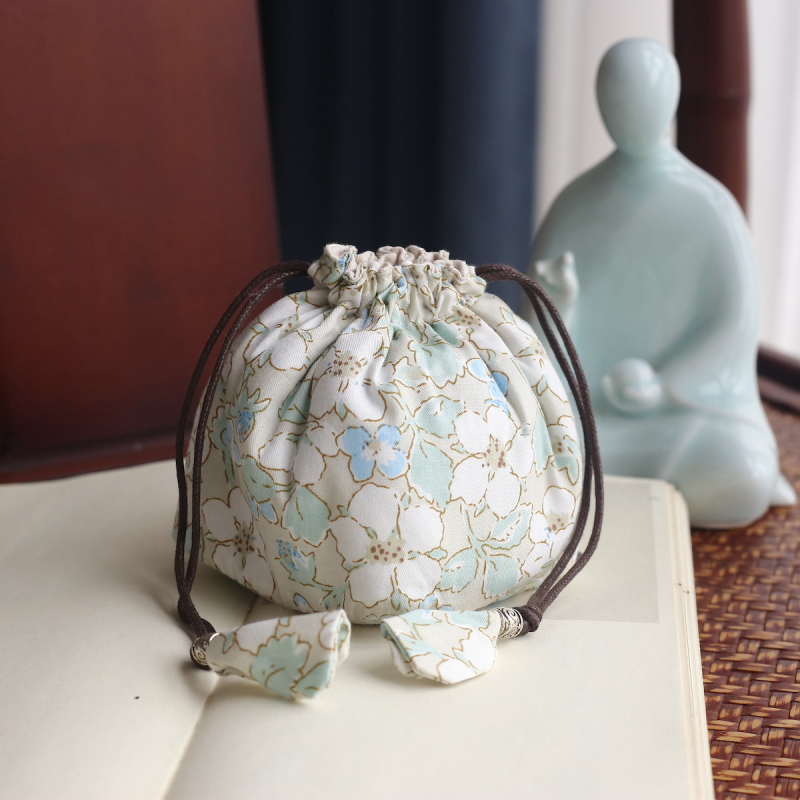 Sac de depozitare pentru set de ceai din material textil gros, bleumarin, pentru ceașcă ceramică și ceainic, închidere cu șnur, portabil.