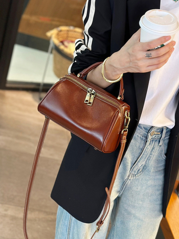 Ženska torbica od prave kože Boston Pillow, novi model 2024, gradski minimalistički stil, za rame ili crossbody, mala kvadratna torba