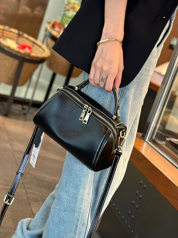 Ženska torbica od prave kože Boston Pillow, novi model 2024, gradski minimalistički stil, za rame ili crossbody, mala kvadratna torba