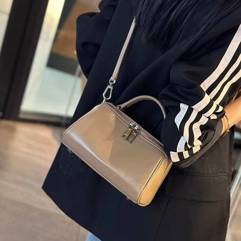 Ženska torbica od prave kože Boston Pillow, novi model 2024, gradski minimalistički stil, za rame ili crossbody, mala kvadratna torba