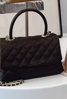 Kviltirana PU torbica za rame, elegantan luksuzan dojam, srednje veličine, ženstven stil, za svakodnevnu upotrebu, nošena na ramenu ili crossbody.