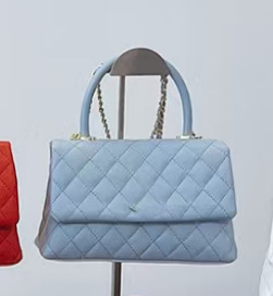 Kviltirana PU torbica za rame, elegantan luksuzan dojam, srednje veličine, ženstven stil, za svakodnevnu upotrebu, nošena na ramenu ili crossbody.