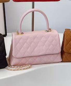 Kviltirana PU torbica za rame, elegantan luksuzan dojam, srednje veličine, ženstven stil, za svakodnevnu upotrebu, nošena na ramenu ili crossbody.