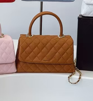 Kviltirana PU torbica za rame, elegantan luksuzan dojam, srednje veličine, ženstven stil, za svakodnevnu upotrebu, nošena na ramenu ili crossbody.