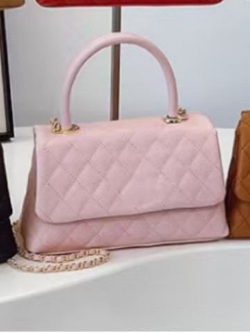 Kviltirana PU torbica za rame, elegantan luksuzan dojam, srednje veličine, ženstven stil, za svakodnevnu upotrebu, nošena na ramenu ili crossbody.