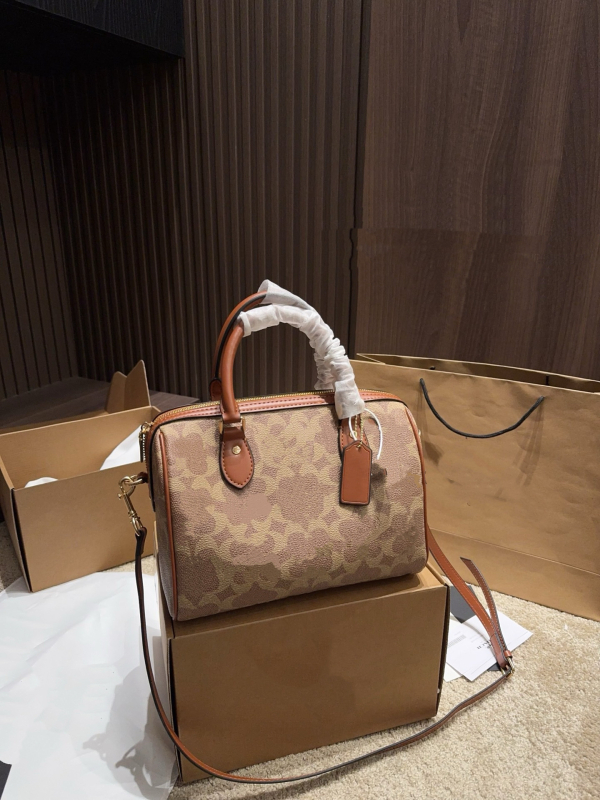 Ženska torbica u obliku jastuka s monogramom, klasični Boston stil, torba za rame ili crossbody