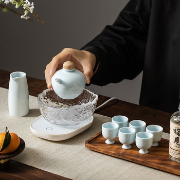 Set de vin ceramic minimalist cu decantor înalt și pahare mici
