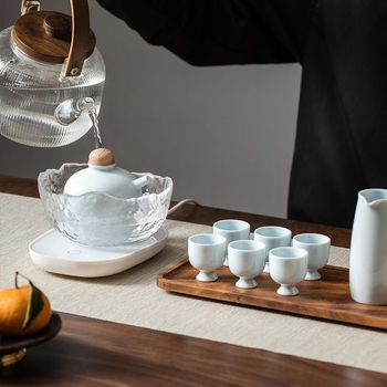 Set de vin ceramic minimalist cu decantor înalt și pahare mici