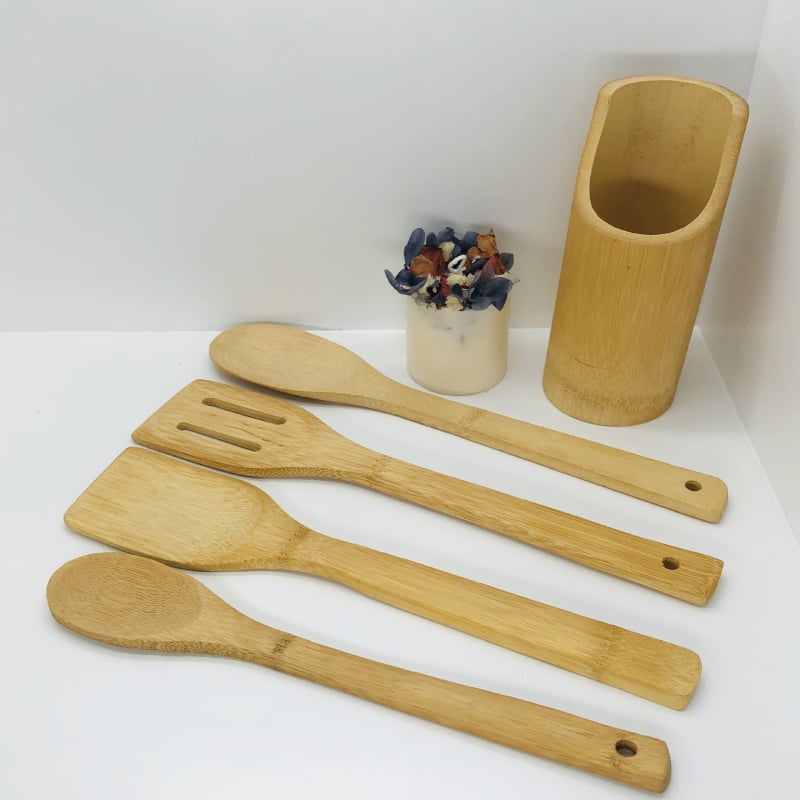 Set de ustensile de bucătărie din bambus: spatule și linguri