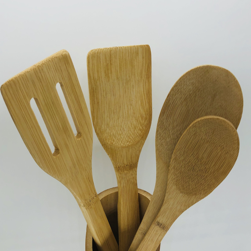 Set de ustensile de bucătărie din bambus: spatule și linguri