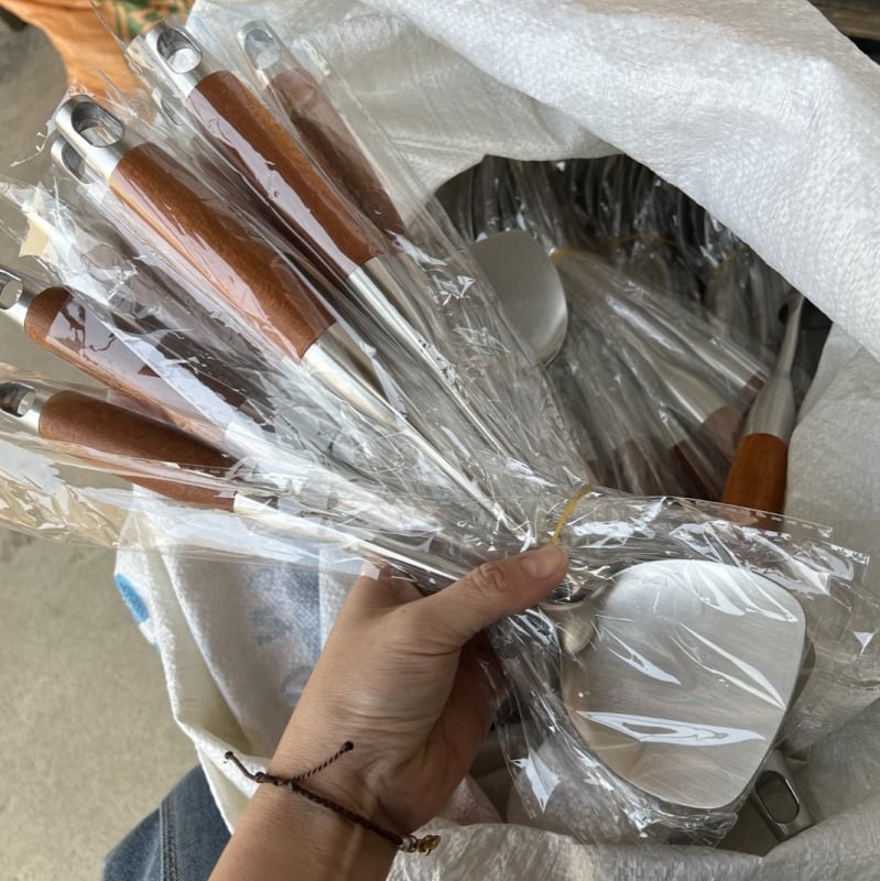 Spatulă din oțel inoxidabil, mâner din lemn de pere, ustensilă de bucătărie, mică dimensiune, pentru sotare