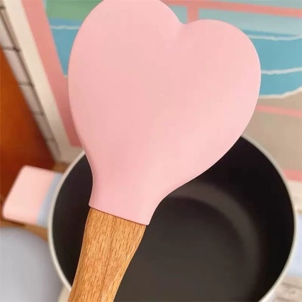Spatulă din silicon roz pentru cremă, cu inimă, pentru cofetărie și deserturi