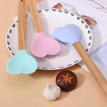 Spatulă din silicon roz pentru cremă, cu inimă, pentru cofetărie și deserturi