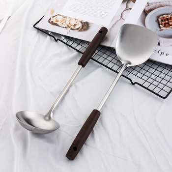 Spatulă din oțel inoxidabil nemagnetic pentru bucătăria de acasă, spatulă de prăjit îngroșată cu mâner din lemn, rezistentă la temperaturi înalte.