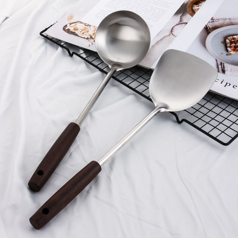 Spatulă din oțel inoxidabil nemagnetic pentru bucătăria de acasă, spatulă de prăjit îngroșată cu mâner din lemn, rezistentă la temperaturi înalte.