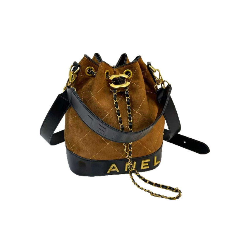 Chanel inspirirana bucket torba s vezenim detaljima i lančanim remenom