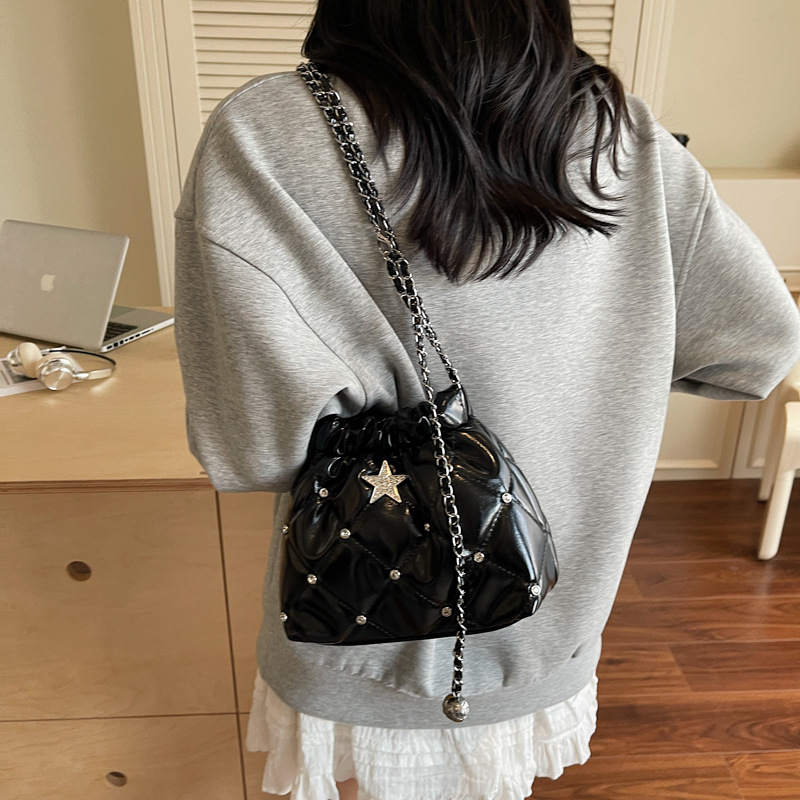 Ženska mala crossbody torbica s kviltirom i lancem, 2025 novi stil