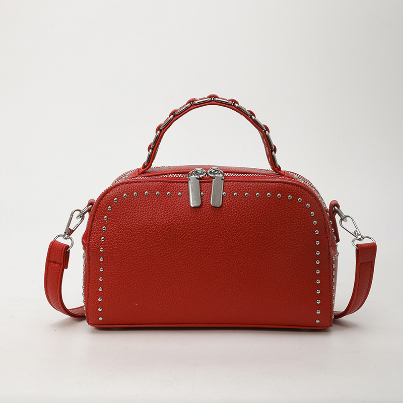 Ženska retro torbica s rivetima, PU, mala kvadratna forma, jedina naramnica, ramena/krstari crossbody, proljeće 2025