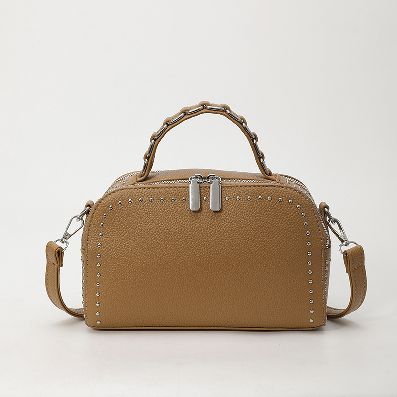 Ženska retro torbica s rivetima, PU, mala kvadratna forma, jedina naramnica, ramena/krstari crossbody, proljeće 2025