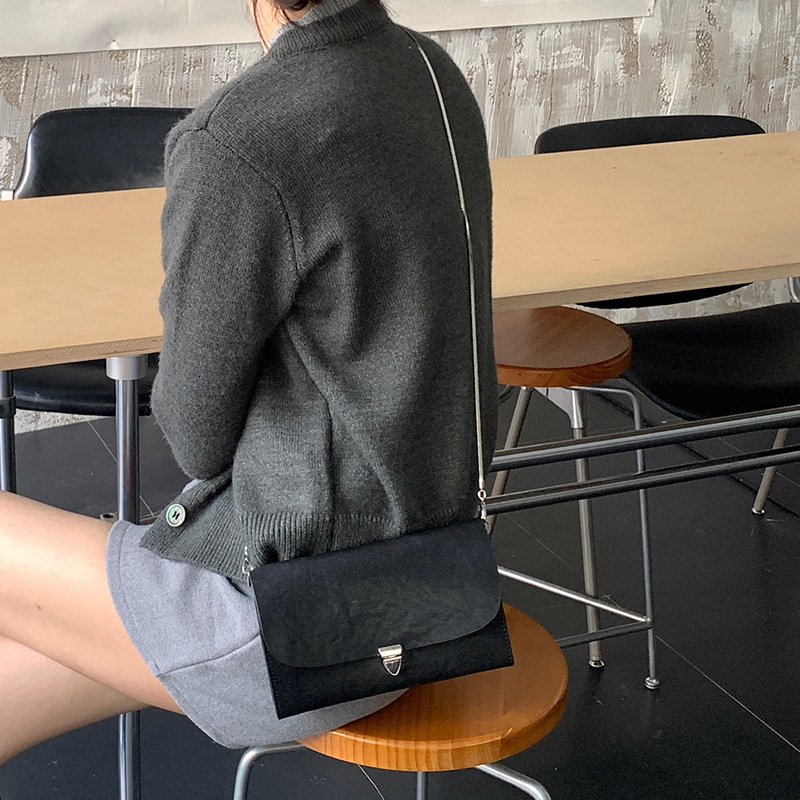 Ženska kuvert torba s presjedom ramena, 2026 novi model, koža prve klase teleće, retro casual stil, mala kvadratna torba s kožnim lancem