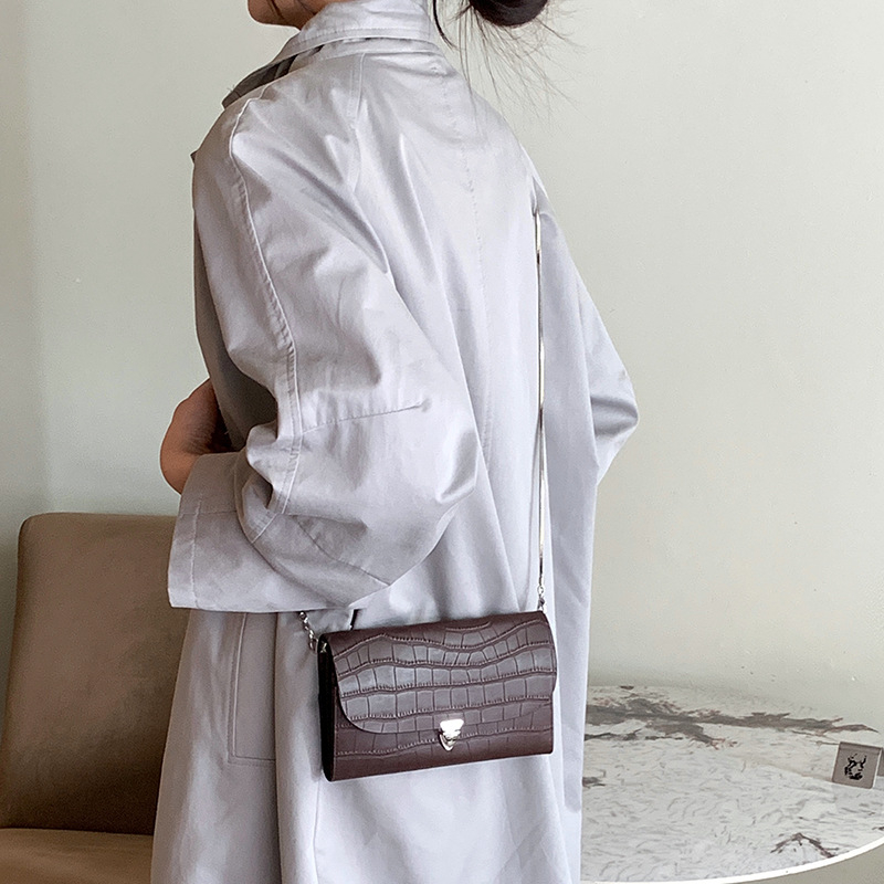 Ženska kuvert torba s presjedom ramena, 2026 novi model, koža prve klase teleće, retro casual stil, mala kvadratna torba s kožnim lancem