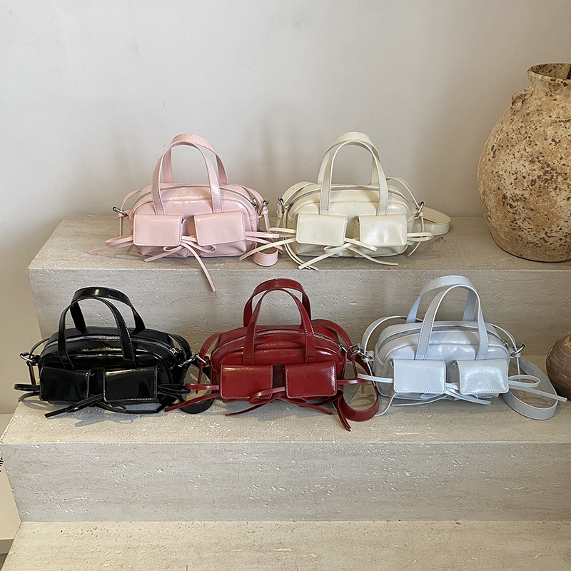 Korejski stil, mala kvadratna crossbody torba za žene s mašnicom, proljeće 2026, PU koža