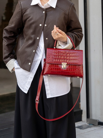 Ženska torbica od prave kože, mala kvadratna torba, 2026 novi stil, retro minimalistički dizajn, korejsko nadahnuće, crossbody torba za svakodnevnu upotrebu