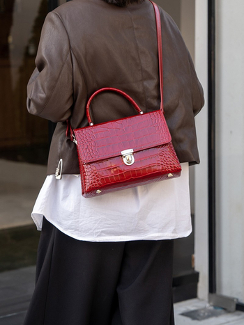 Ženska torbica od prave kože, mala kvadratna torba, 2026 novi stil, retro minimalistički dizajn, korejsko nadahnuće, crossbody torba za svakodnevnu upotrebu