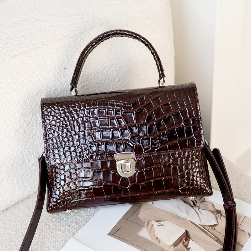 Ženska torbica od prave kože, mala kvadratna torba, 2026 novi stil, retro minimalistički dizajn, korejsko nadahnuće, crossbody torba za svakodnevnu upotrebu