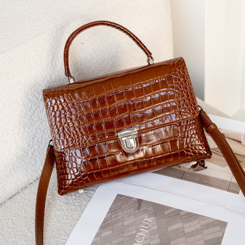 Ženska torbica od prave kože, mala kvadratna torba, 2026 novi stil, retro minimalistički dizajn, korejsko nadahnuće, crossbody torba za svakodnevnu upotrebu