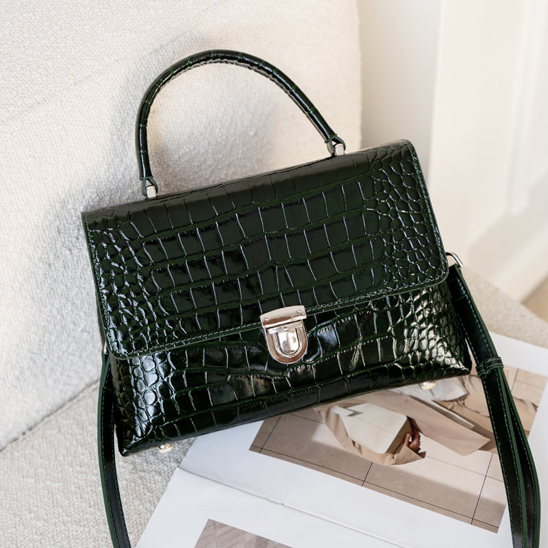 Ženska torbica od prave kože, mala kvadratna torba, 2026 novi stil, retro minimalistički dizajn, korejsko nadahnuće, crossbody torba za svakodnevnu upotrebu