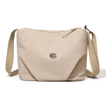 Torba crossbody srednje veličine, velika kapaciteta, vodootporna tkanina, gradski minimalistički stil, zatvaranje na zip, podstava od poliestera
