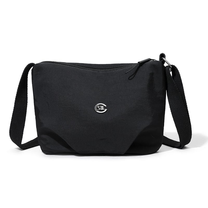 Torba crossbody srednje veličine, velika kapaciteta, vodootporna tkanina, gradski minimalistički stil, zatvaranje na zip, podstava od poliestera