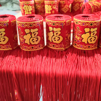 Pandantiv roșu cu ciucuri nod chinezesc lucrat manual accesoriu decorativ festiv