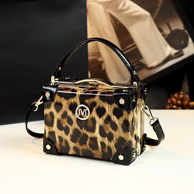 Ženska torba od prave kože, kutijast oblik, 2025 moderna mala torba za rame i crossbody