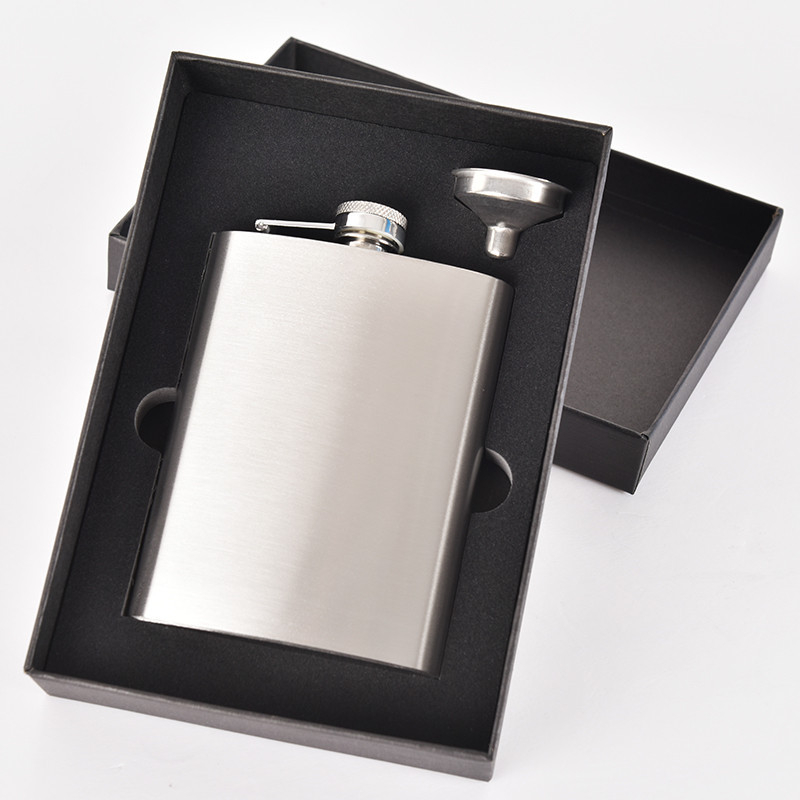 Set din oțel inoxidabil pentru vin, sticlă portabilă de 8 oz, stil retro, negru/argintiu/maro, sticluță mică